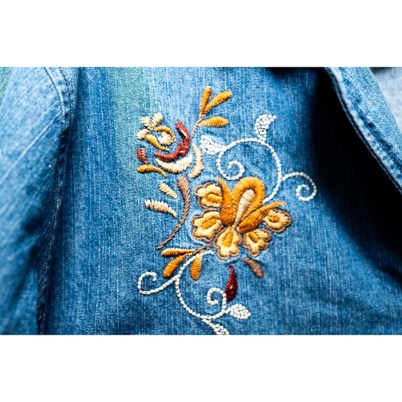Classic Elements womens denim floral embroidered 20-22W Cotton button down shirt - Picture 3 of 7